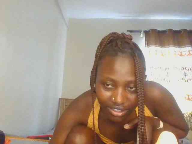 Naughtyqueen001 webcam