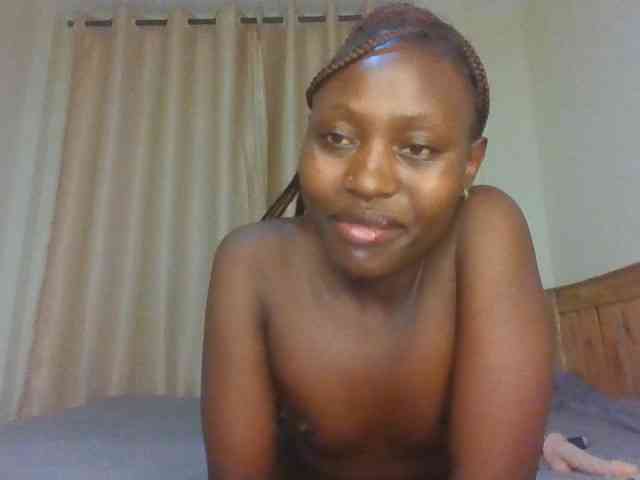 Naughtyqueen001 webcam