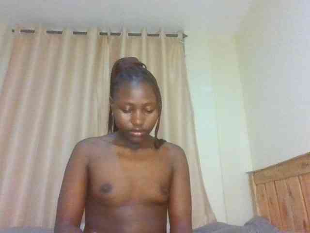 Naughtyqueen001 webcam