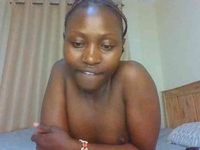 Naughtyqueen001 webcam