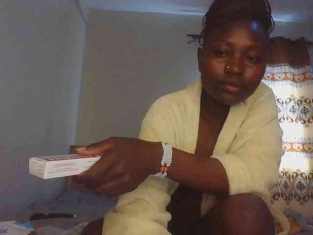 Naughtyqueen001 webcam