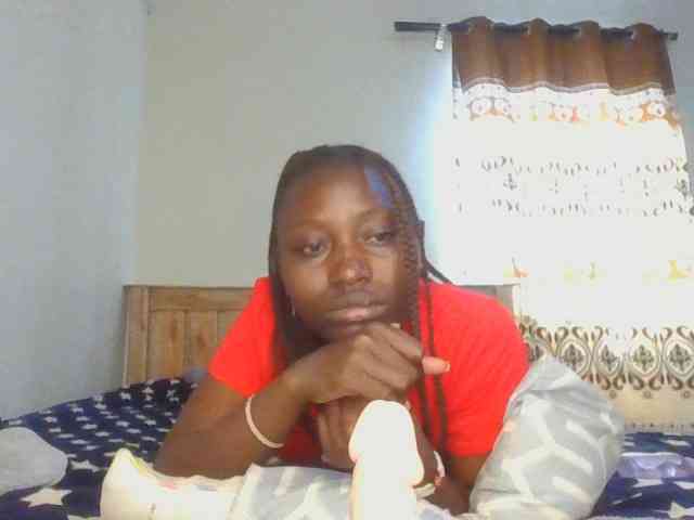 Naughtyqueen001 webcam