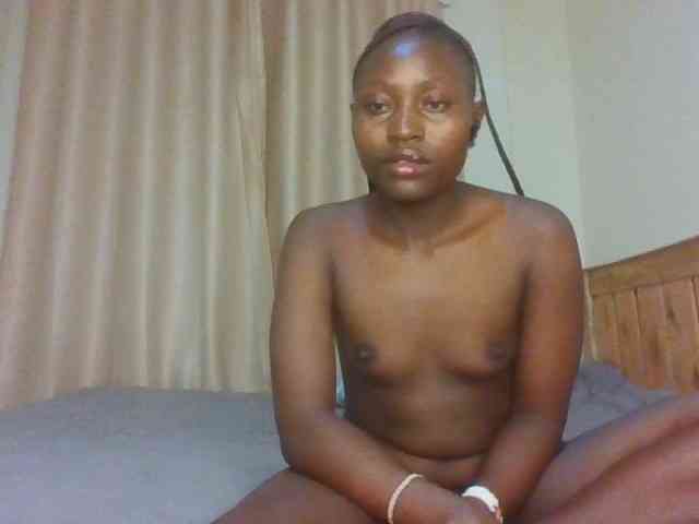 Naughtyqueen001 webcam