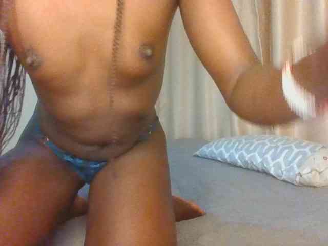 Naughtyqueen001 webcam