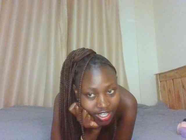 Naughtyqueen001 webcam