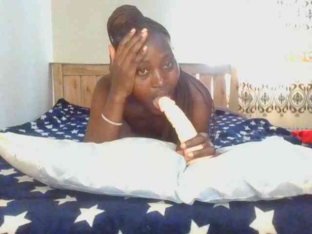 Naughtyqueen001 webcam