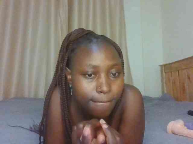 Naughtyqueen001 webcam