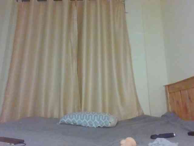 Naughtyqueen001 webcam