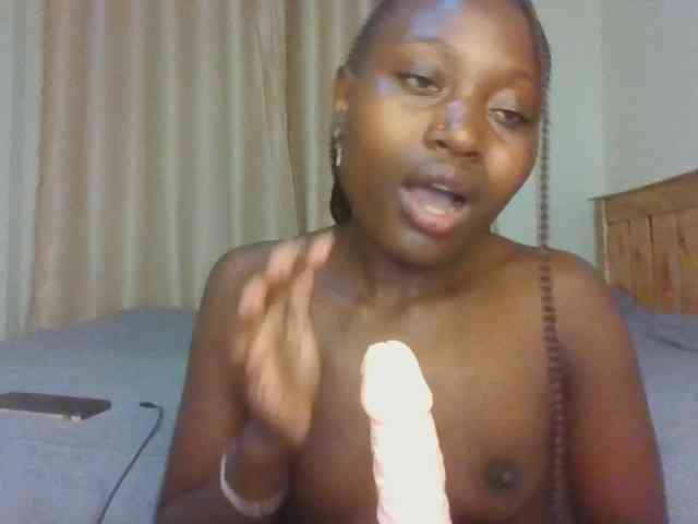 Naughtyqueen001 webcam