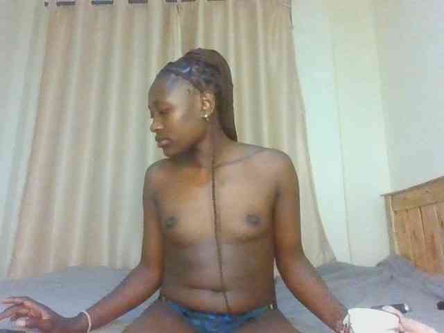 Naughtyqueen001 webcam