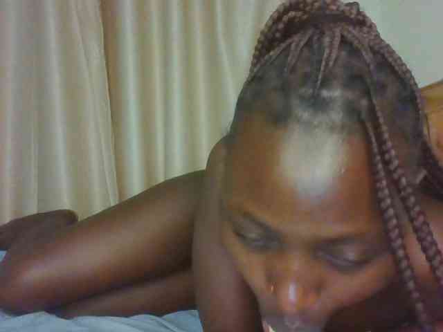 Naughtyqueen001 webcam