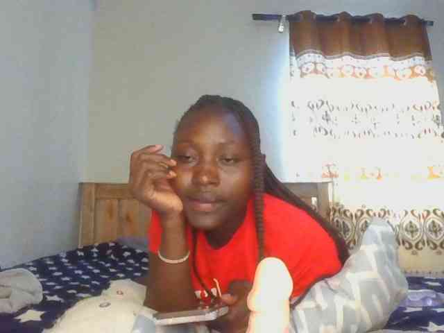 Naughtyqueen001 webcam