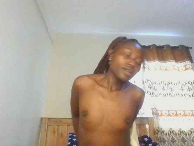 Naughtyqueen001 webcam