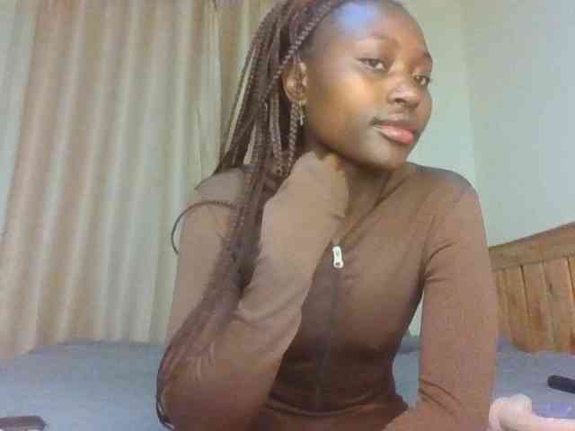 Naughtyqueen001 webcam