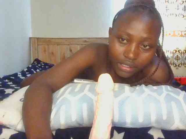 Naughtyqueen001 webcam