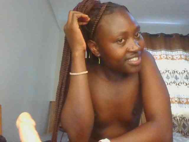 Naughtyqueen001 webcam