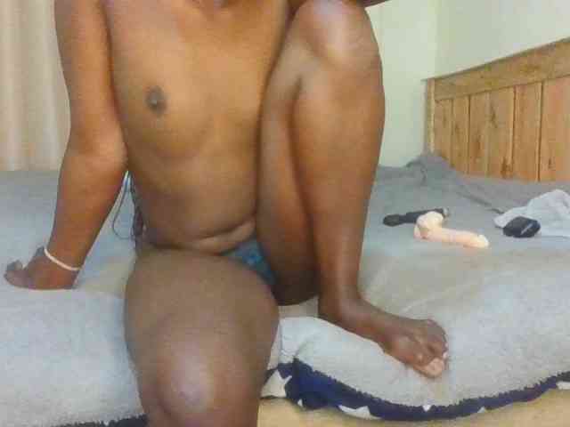 Naughtyqueen001 webcam