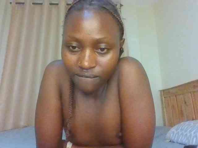 Naughtyqueen001 webcam