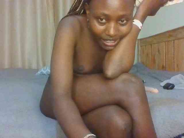 Naughtyqueen001 webcam