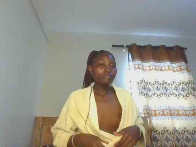 Naughtyqueen001 webcam