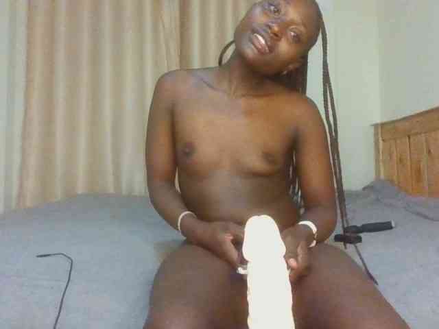 Naughtyqueen001 webcam