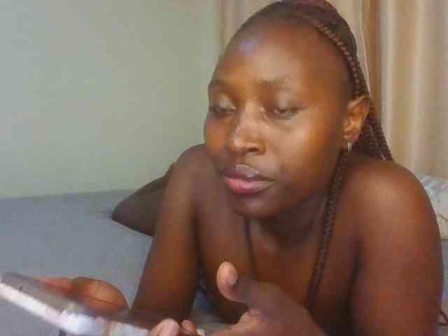 Naughtyqueen001 webcam