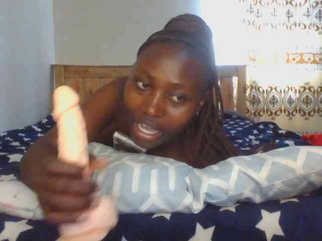 Naughtyqueen001 webcam