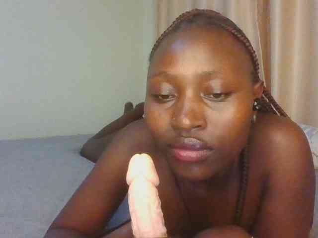 Naughtyqueen001 webcam