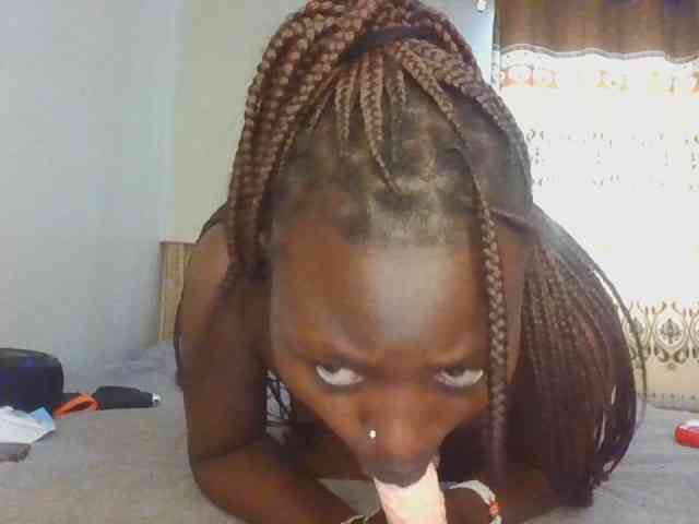 Naughtyqueen001 webcam