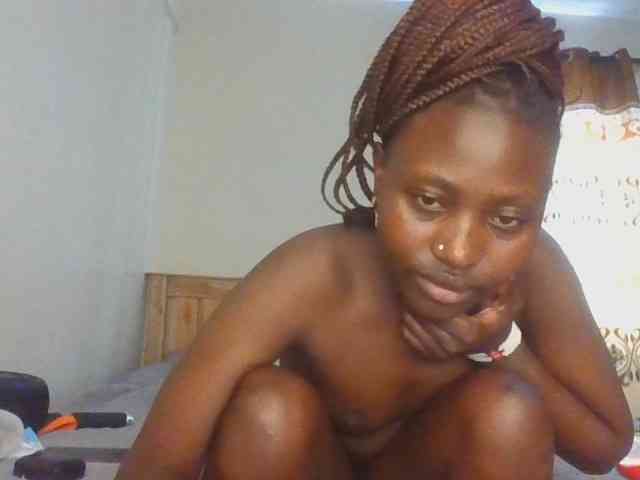 Naughtyqueen001 webcam