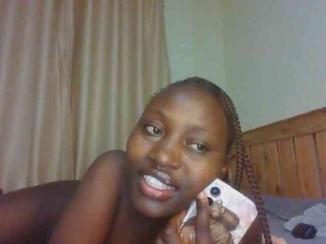 Naughtyqueen001 webcam