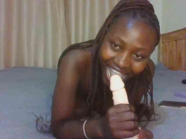 Naughtyqueen001 webcam