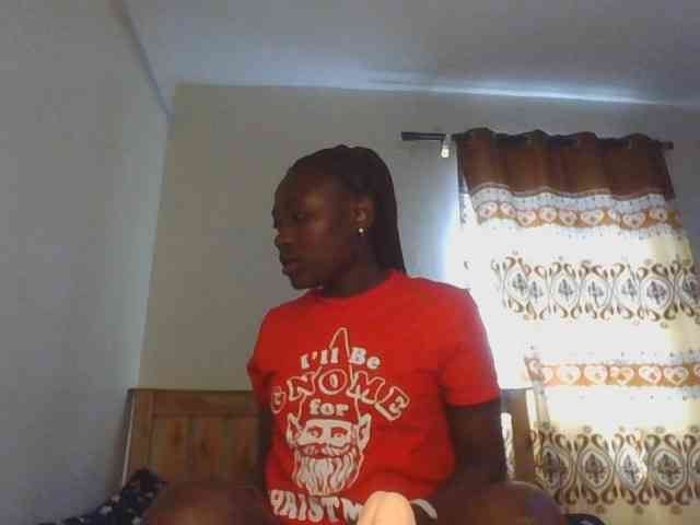 Naughtyqueen001 webcam