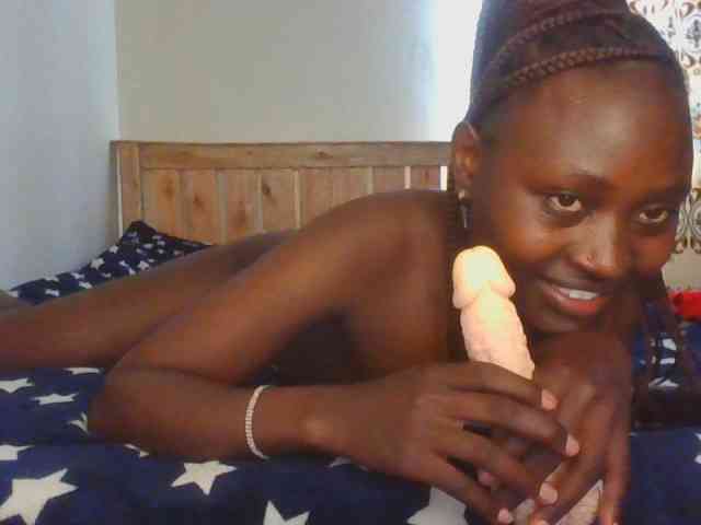 Naughtyqueen001 webcam