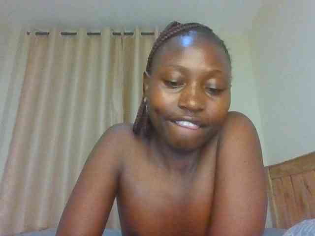 Naughtyqueen001 webcam