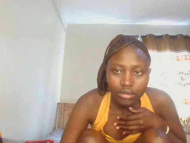 Naughtyqueen001 webcam