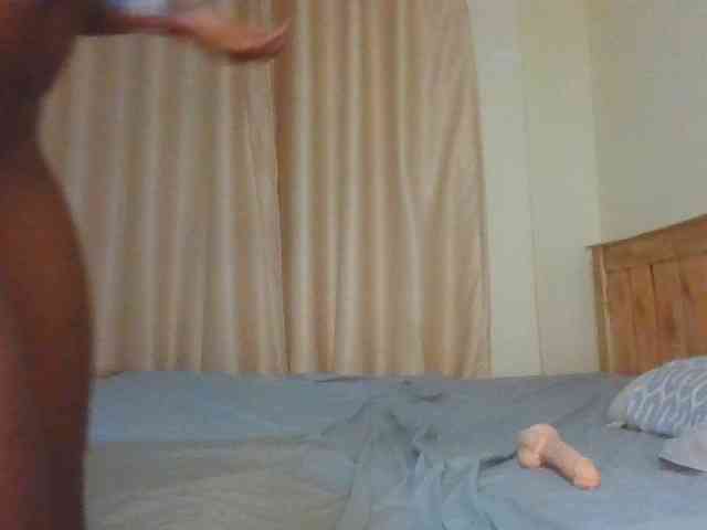 Naughtyqueen001 webcam