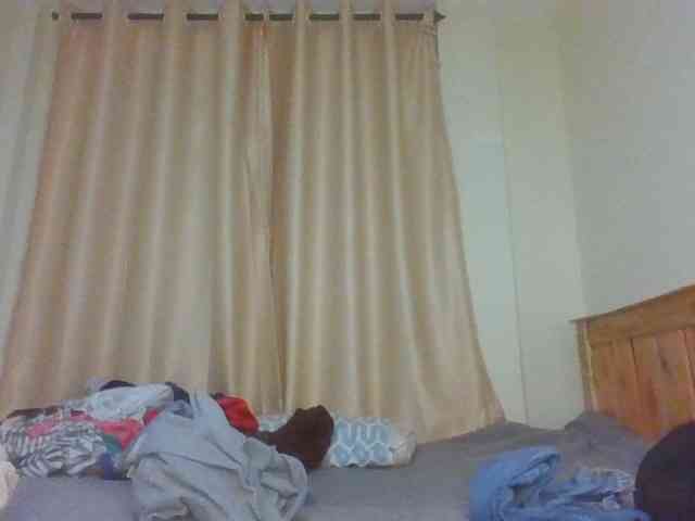 Naughtyqueen001 webcam