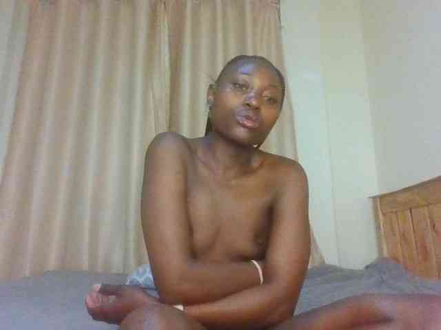 Naughtyqueen001 webcam