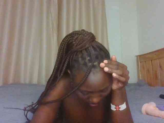 Naughtyqueen001 webcam