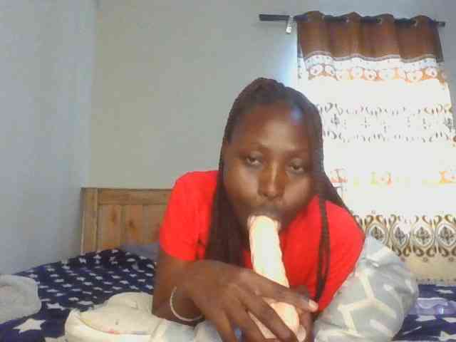 Naughtyqueen001 webcam