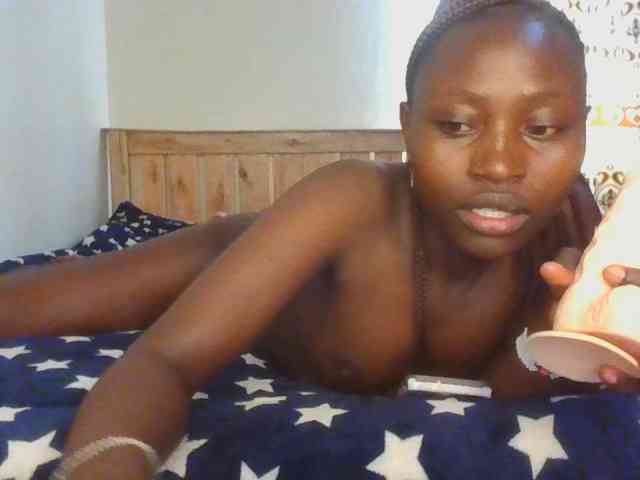 Naughtyqueen001 webcam