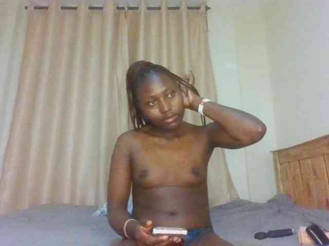 Naughtyqueen001 webcam