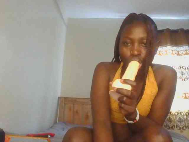 Naughtyqueen001 webcam