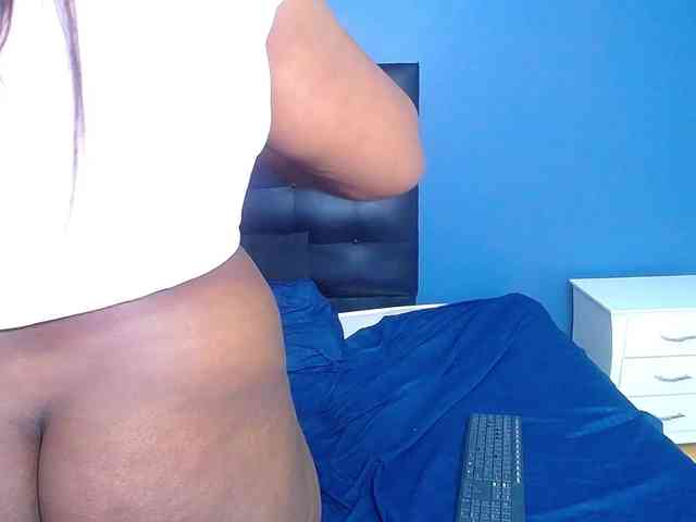 LustyEbonymilf webcam