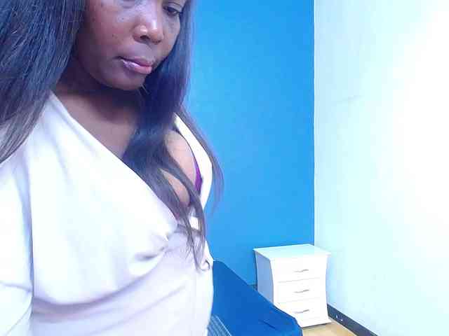 LustyEbonymilf webcam