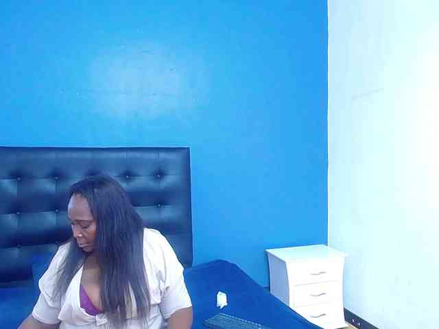 LustyEbonymilf webcam