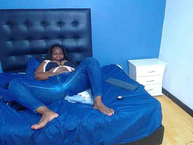 LustyEbonymilf webcam