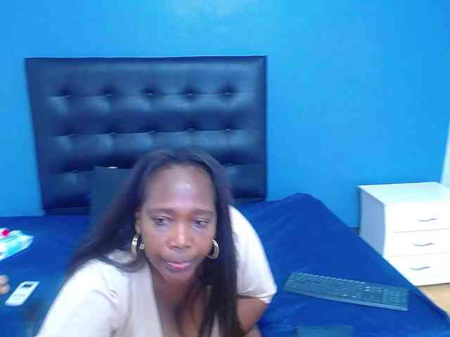 LustyEbonymilf webcam