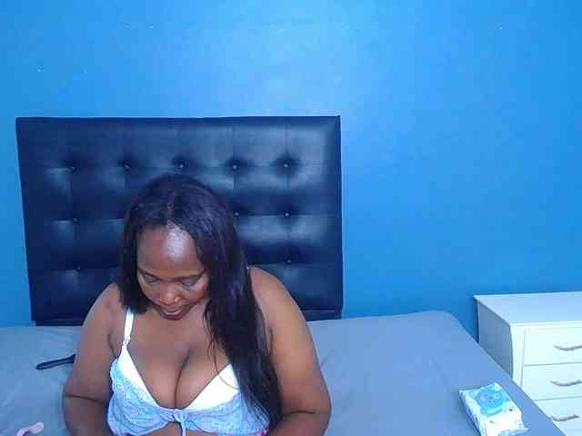 LustyEbonymilf webcam